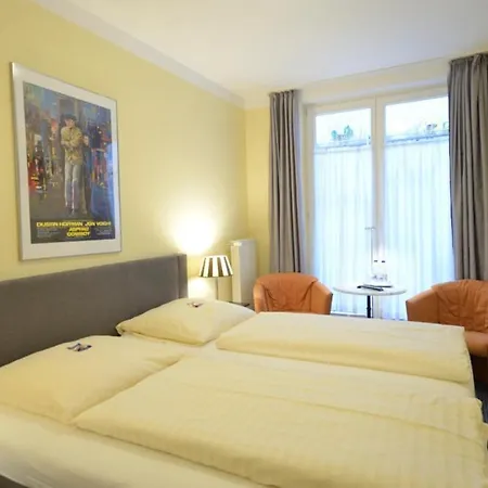ALPHA Hotel Garni-3